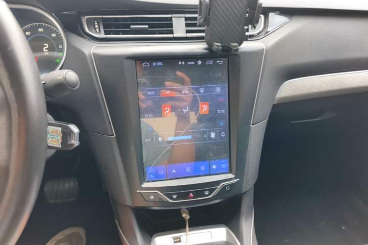 Used Dongfeng Fukang ES600 2022 Comfort Edition Audio And AC Panel
