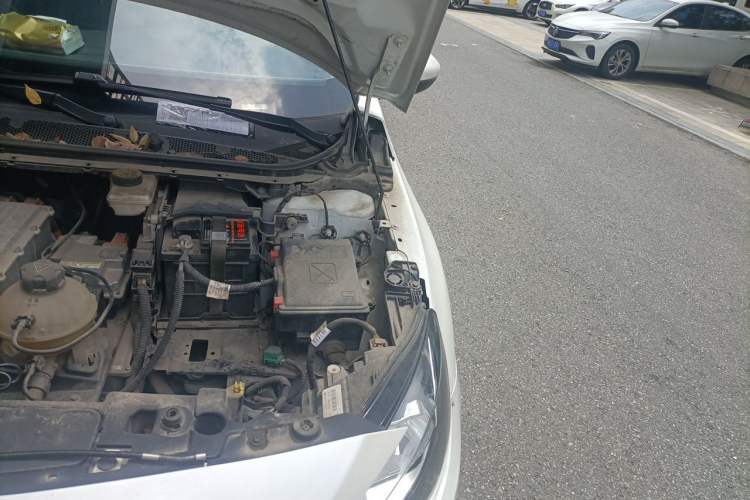 Used Dongfeng Fukang ES600 2022 T3 Custom Edition Engine Bay Left