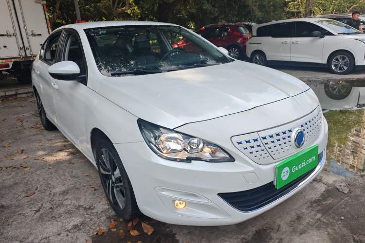 Used Dongfeng Fukang ES600 2022 Comfort Edition Front Right 45 Deg