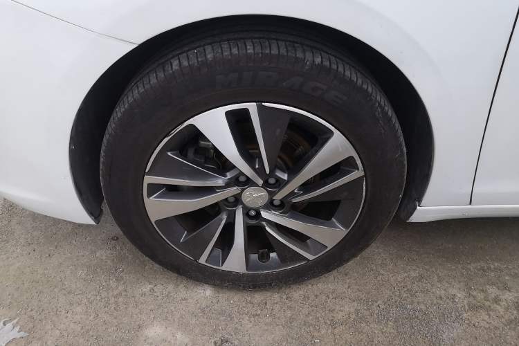 Used Dongfeng Fukang ES600 2022 T3 Custom Edition Left Front Wheel Hub