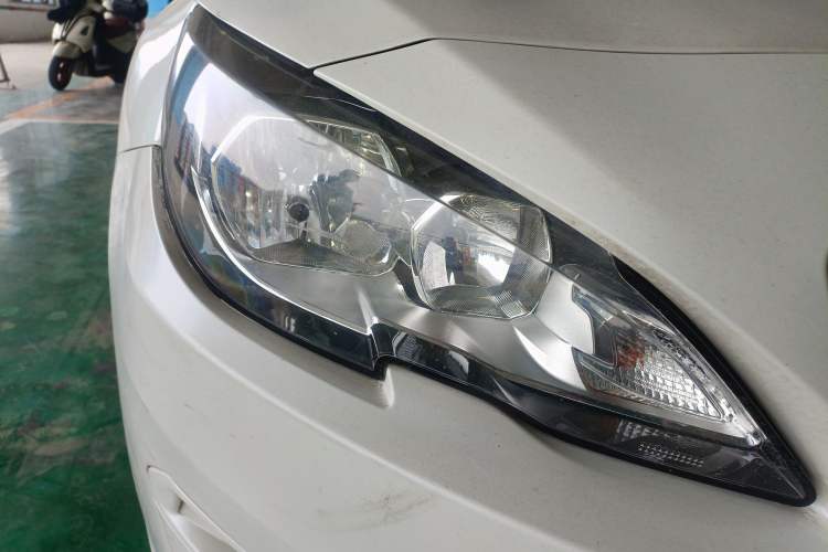 Used Dongfeng Fukang ES600 2022 Smart Drive Edition Right Front Headlight