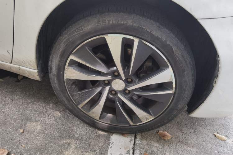Used Dongfeng Fukang ES600 2022 T3 Custom Edition Right Front Wheel Hub
