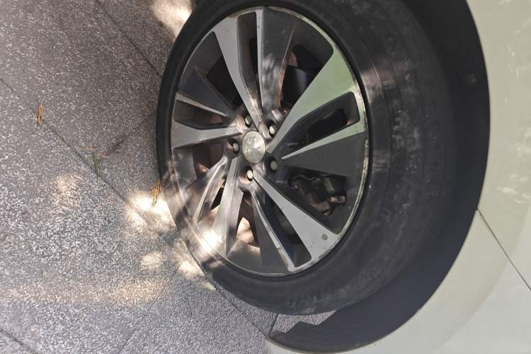 Used Dongfeng Fukang ES600 2022 Smart Drive Edition Right Front Wheel Hub