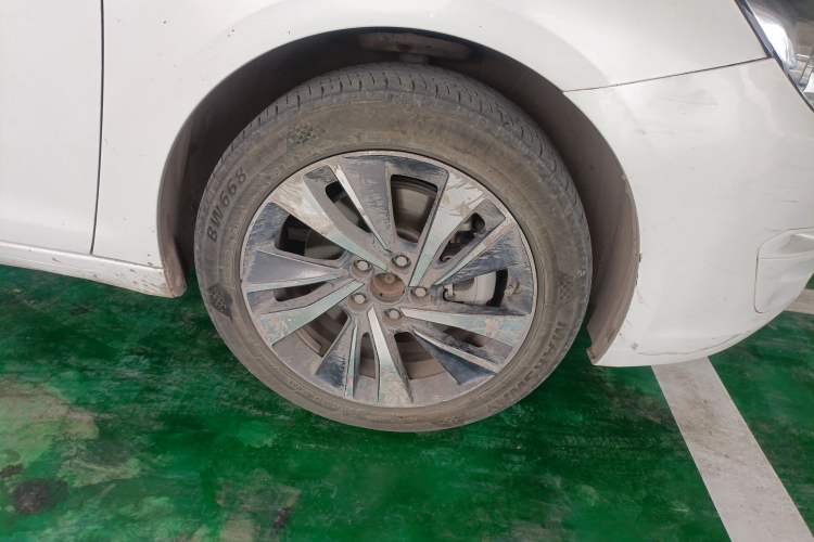 Used Dongfeng Fukang ES600 2022 Smart Drive Edition Right Front Wheel Hub