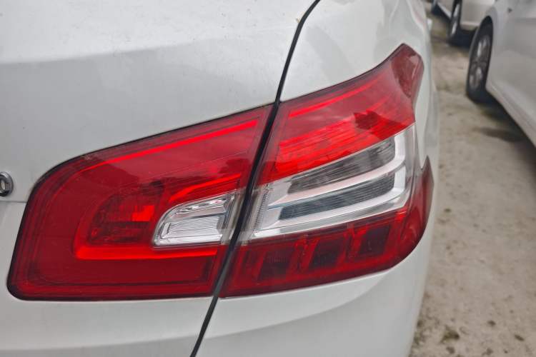 Used Dongfeng Fukang ES600 2022 Comfort Edition Right Rear Taillight