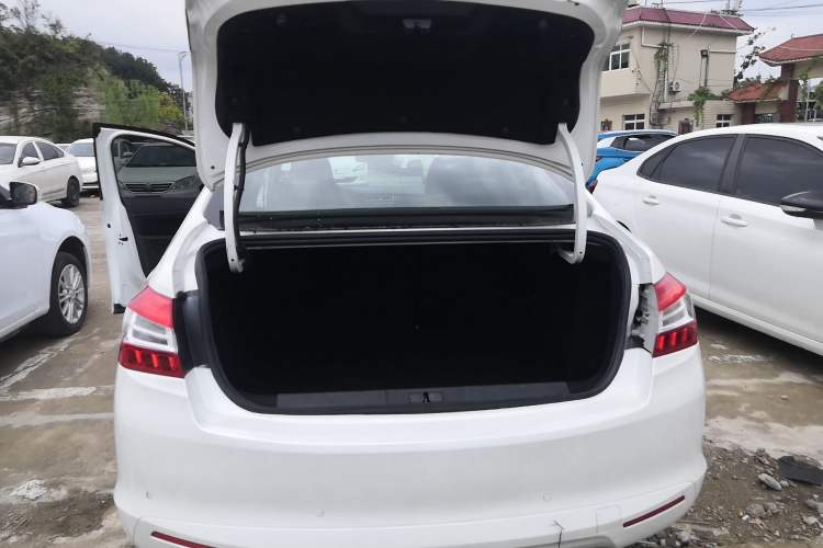 Used Dongfeng Fukang ES600 2022 T3 Custom Edition Trunk