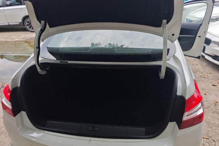 Used Dongfeng Fukang ES600 2022 Comfort Edition Trunk