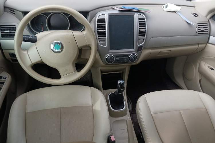 Used Dongfeng Junfeng E11K 2019 Standard Model Center Console