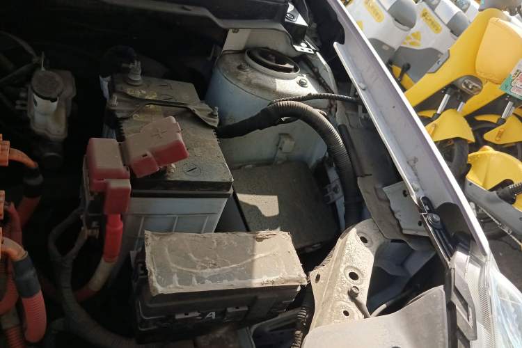 Used Dongfeng Junfeng E11K 2019 Standard Model Engine Bay Left