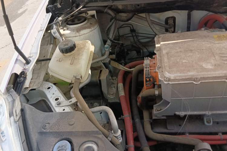 Used Dongfeng Junfeng E11K 2019 Standard Model Engine Bay Right