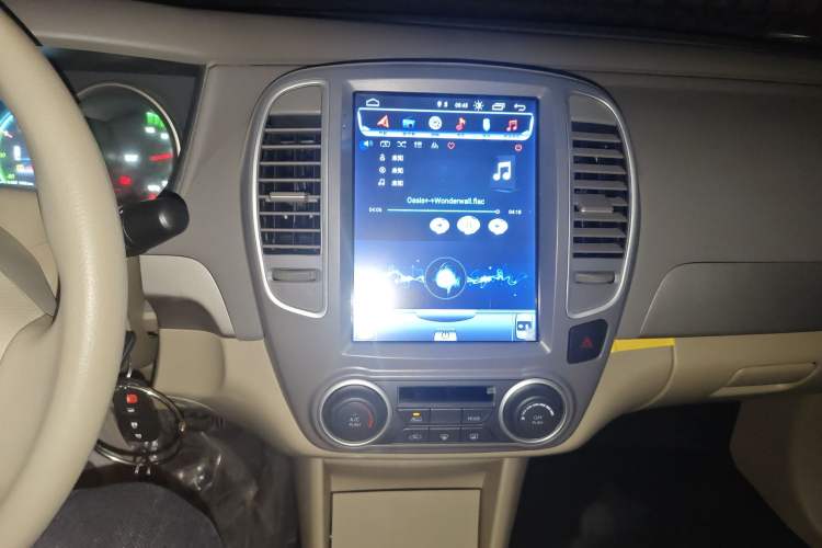 Used Dongfeng Junfeng E11K 2019 ES360 Battery-Swap Version 46.7 kWh Audio And AC Panel