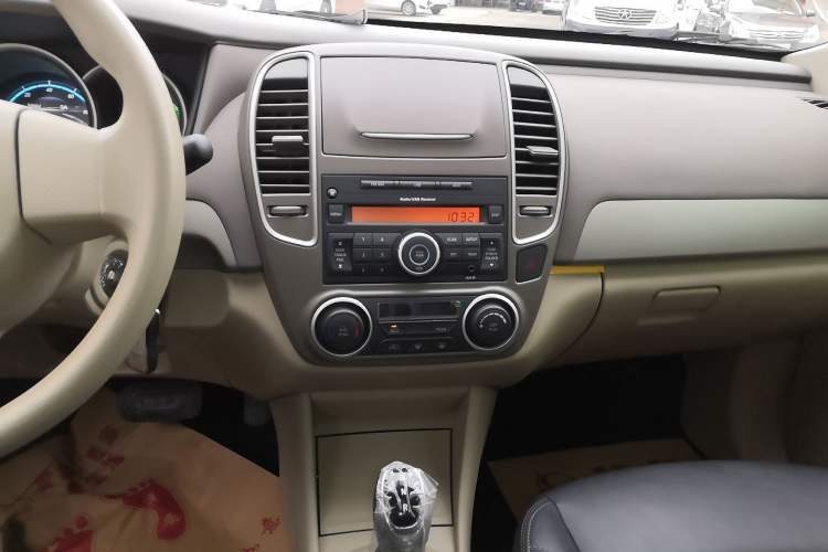 Used Dongfeng Junfeng E11K 2019 ES360 Battery-Swap Version 46.7 kWh Audio And AC Panel