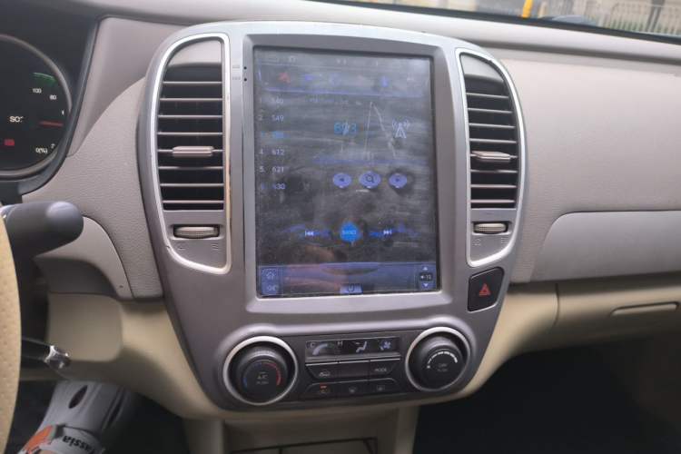 Used Dongfeng Junfeng E11K 2019 Standard Model Audio And AC Panel