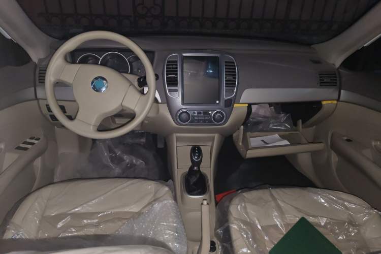 Used Dongfeng Junfeng E11K 2019 ES360 Battery-Swap Version 46.7 kWh Center Console