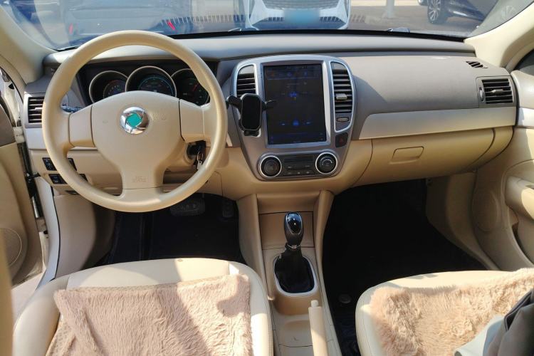 Used Dongfeng Junfeng E11K 2019 Standard Model Center Console