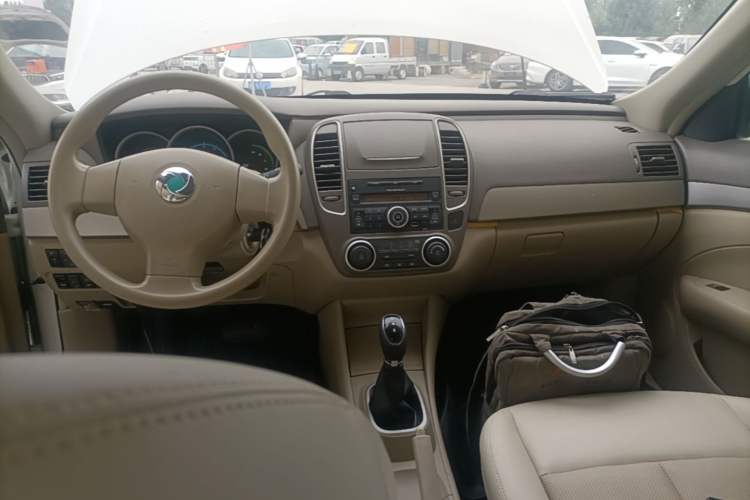 Used Dongfeng Junfeng E11K 2019 Standard Model Center Console