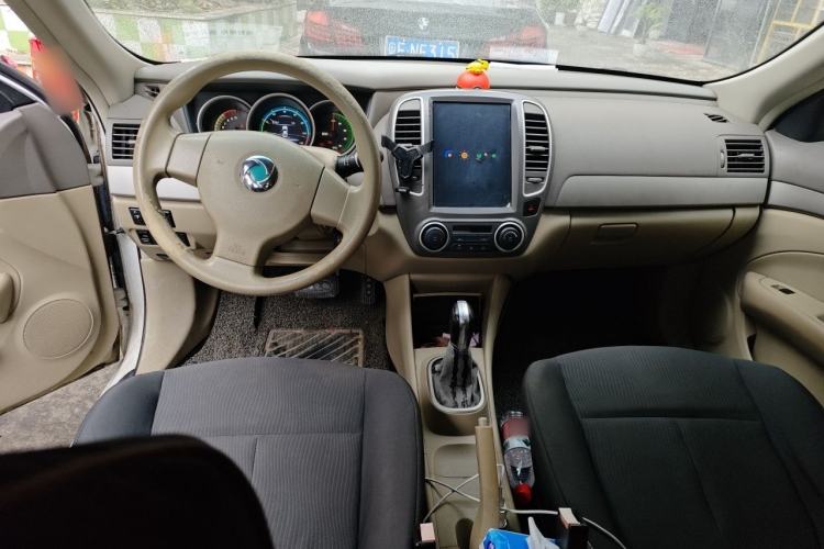 Used Dongfeng Junfeng E11K 2019 Standard Model Center Console