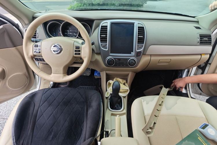 Used Dongfeng Junfeng E11K 2019 Standard Model Center Console
