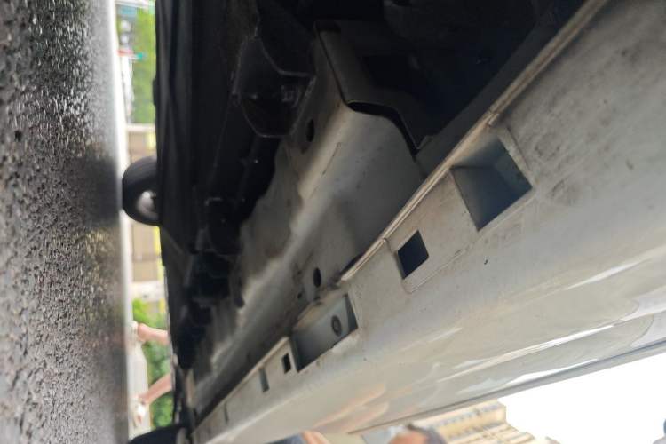 Used Dongfeng Junfeng E11K 2019 Standard Model Chassis Rear Right