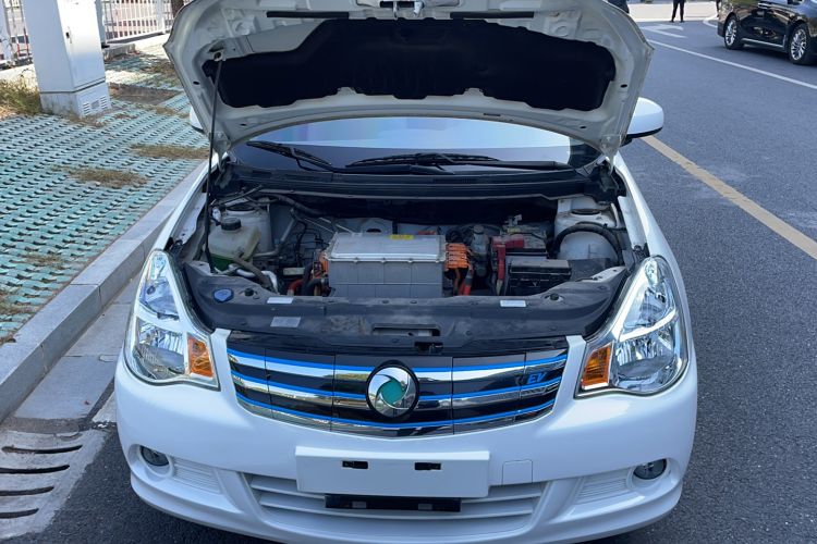 Used Dongfeng Junfeng E11K 2019 Standard Model Engine Bay