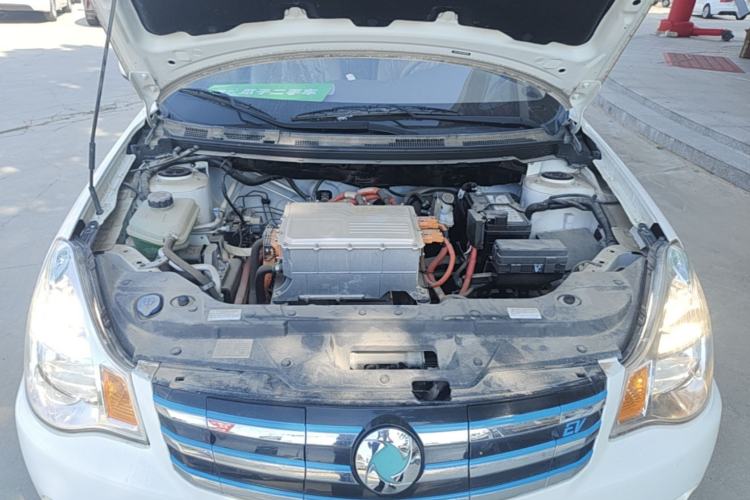 Used Dongfeng Junfeng E11K 2019 Standard Model Engine Bay