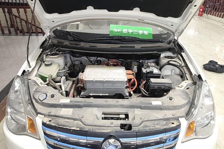 Used Dongfeng Junfeng E11K 2019 Standard Model Engine Bay