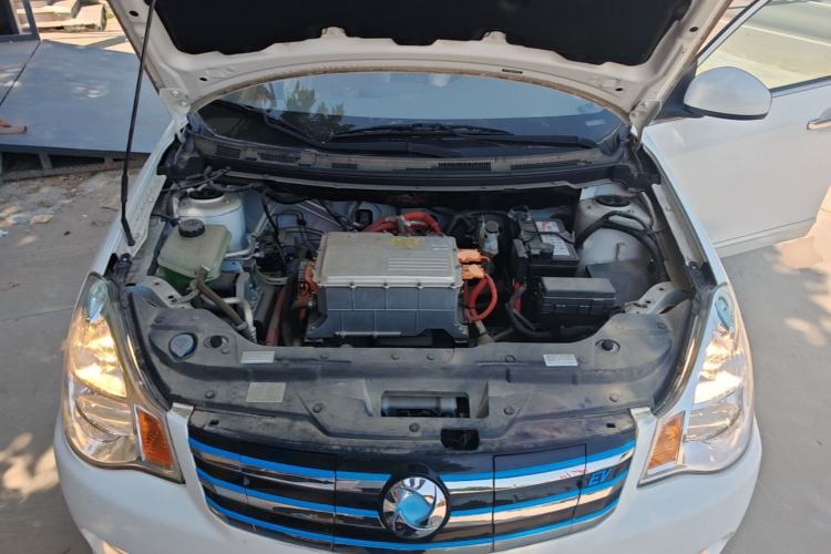 Used Dongfeng Junfeng E11K 2019 Standard Model Engine Bay
