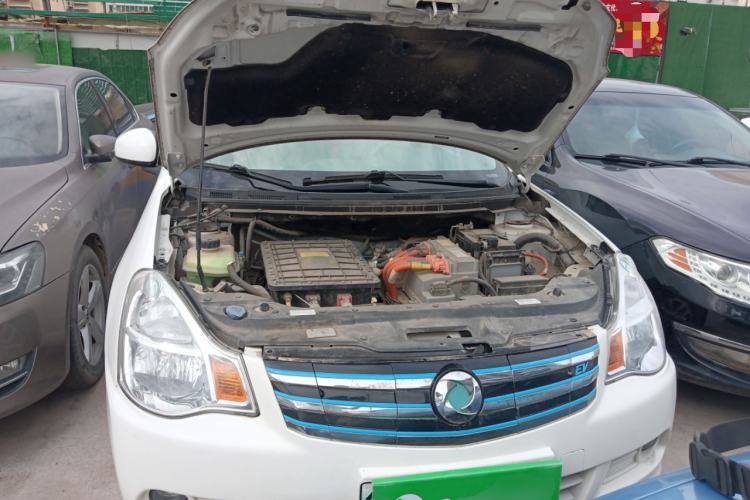 Used Dongfeng Junfeng E11K 2019 Standard Model Engine Bay