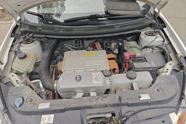 Used Dongfeng Junfeng E11K 2019 Standard Model Engine Bay