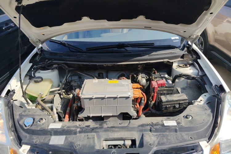 Used Dongfeng Junfeng E11K 2019 Standard Model Engine Bay