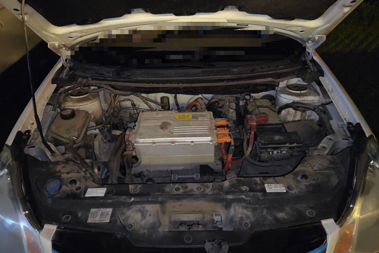 Used Dongfeng Junfeng E11K 2019 Standard Model Engine Bay