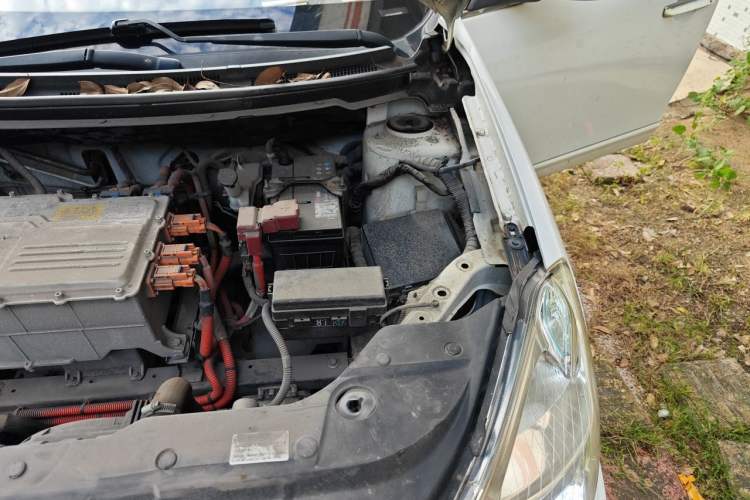 Used Dongfeng Junfeng E11K 2019 Standard Model Engine Bay Left