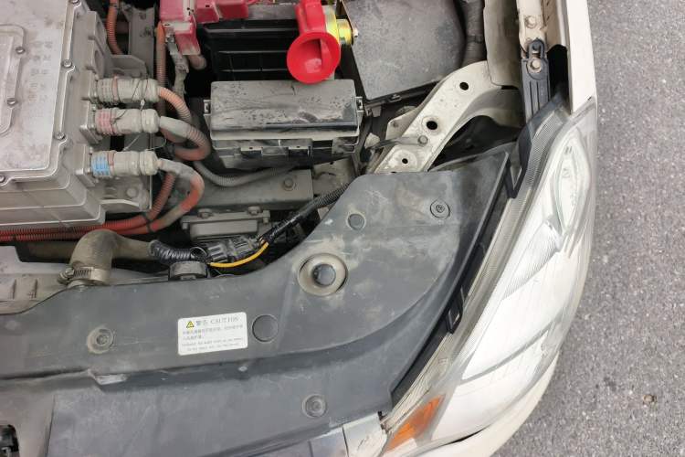Used Dongfeng Junfeng E11K 2019 Standard Model Engine Bay Left