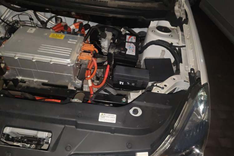Used Dongfeng Junfeng E11K 2019 ES360 Battery-Swap Version 46.7 kWh Engine Bay Left