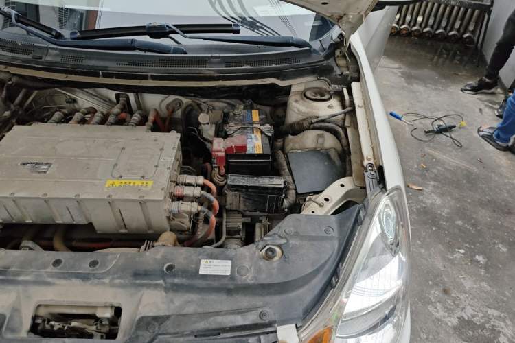 Used Dongfeng Junfeng E11K 2019 Standard Model Engine Bay Left