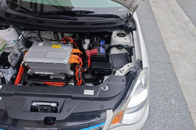 Used Dongfeng Junfeng E11K 2019 Standard Model Engine Bay Left