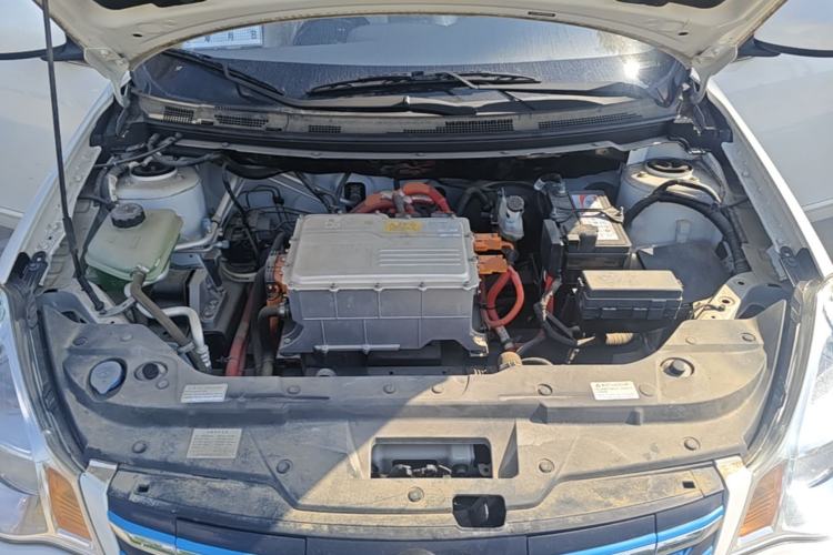 Used Dongfeng Junfeng E11K 2019 Standard Model Engine Bay