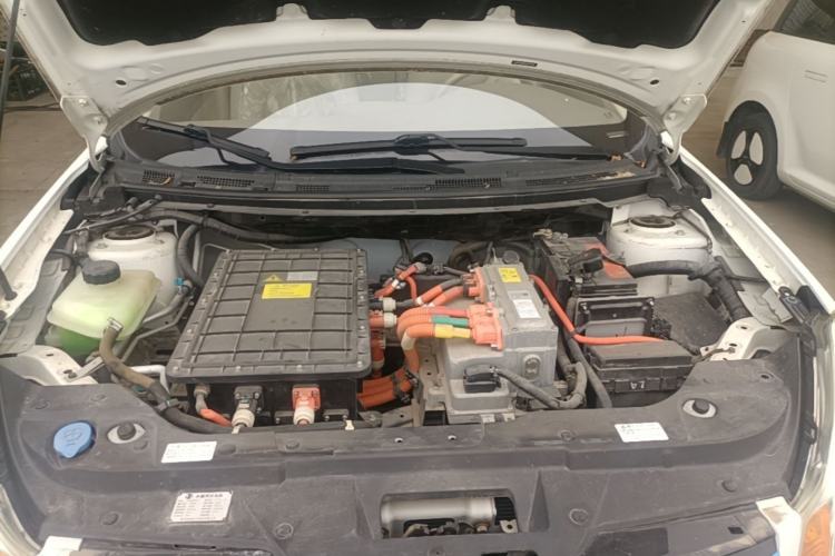 Used Dongfeng Junfeng E11K 2019 Standard Model Engine Bay