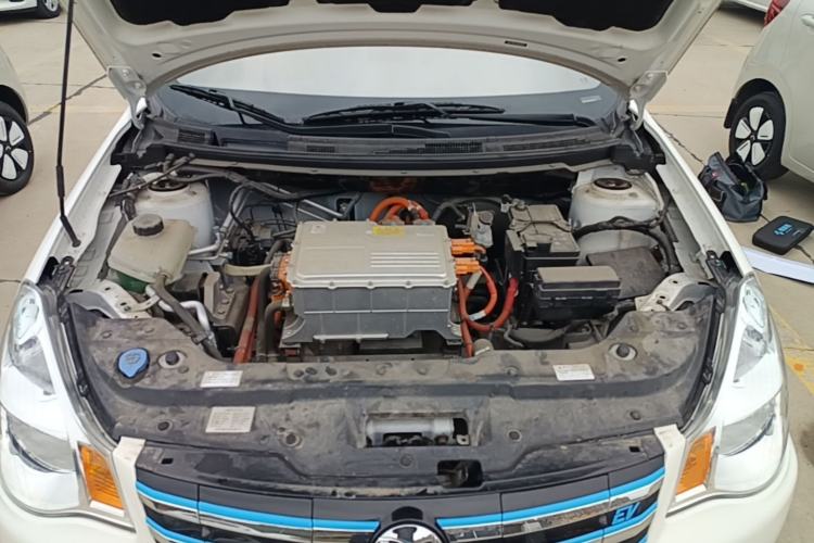 Used Dongfeng Junfeng E11K 2019 Standard Model Engine Bay