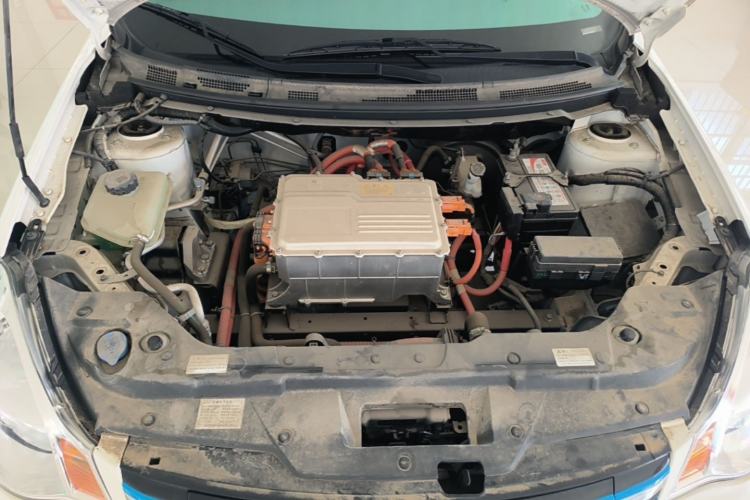 Used Dongfeng Junfeng E11K 2019 Standard Model Engine Bay