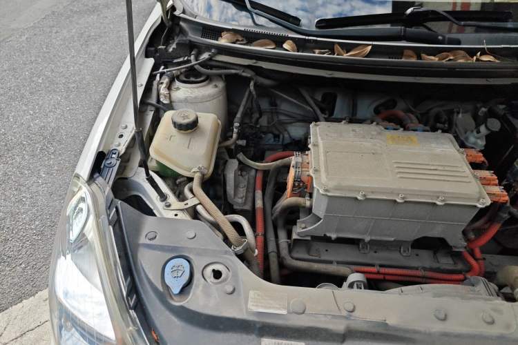 Used Dongfeng Junfeng E11K 2019 Standard Model Engine Bay Right