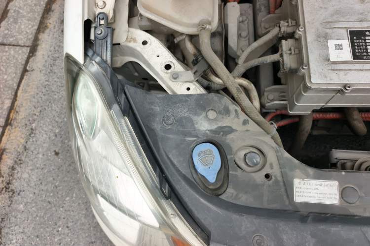 Used Dongfeng Junfeng E11K 2019 Standard Model Engine Bay Right
