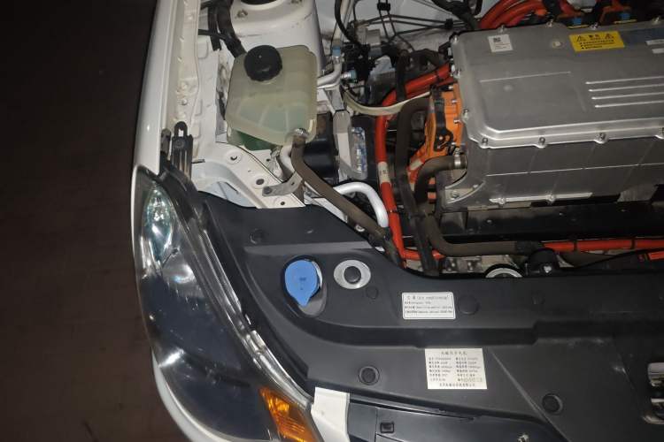 Used Dongfeng Junfeng E11K 2019 ES360 Battery-Swap Version 46.7 kWh Engine Bay Right