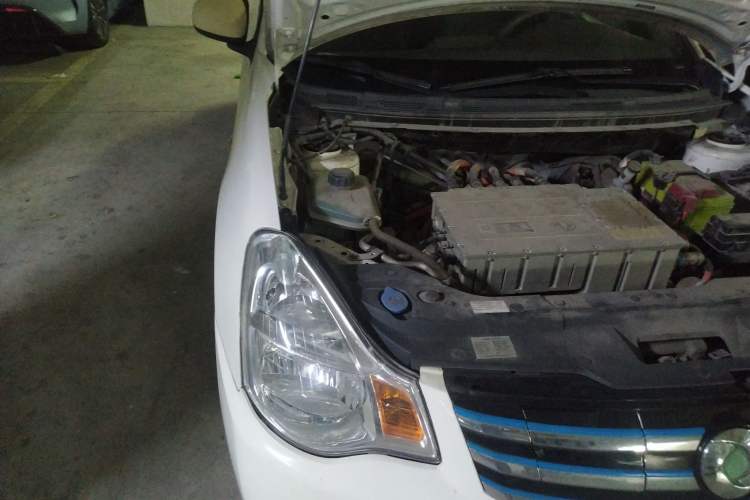 Used Dongfeng Junfeng E11K 2019 Standard Model Engine Bay Right
