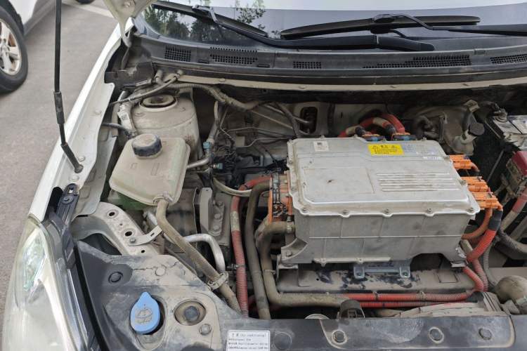 Used Dongfeng Junfeng E11K 2019 Standard Model Engine Bay Right