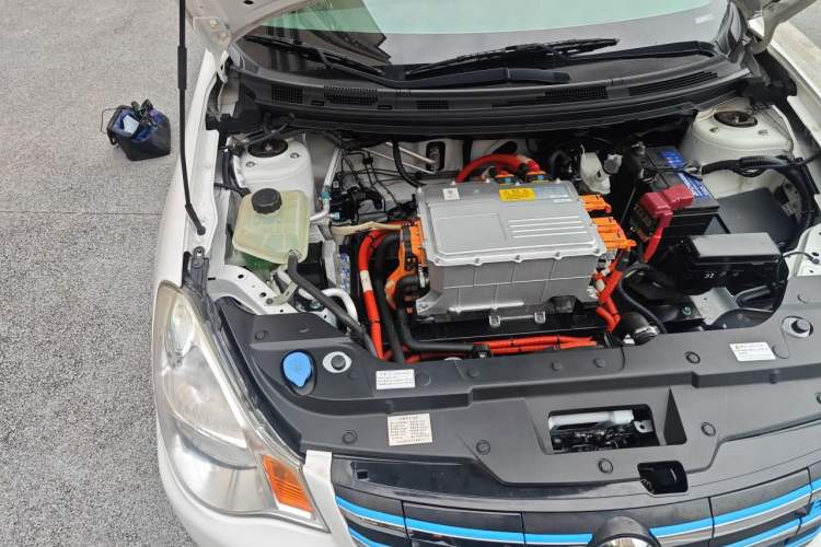 Used Dongfeng Junfeng E11K 2019 Standard Model Engine Bay Right