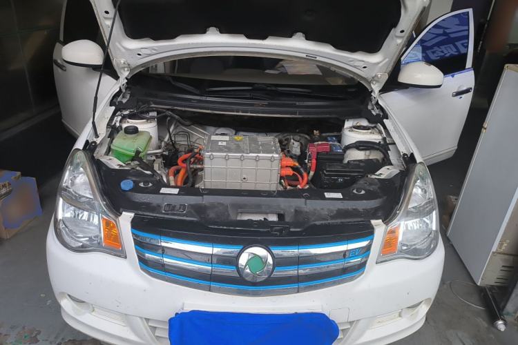 Used Dongfeng Junfeng E11K 2019 Standard Model Engine Bay