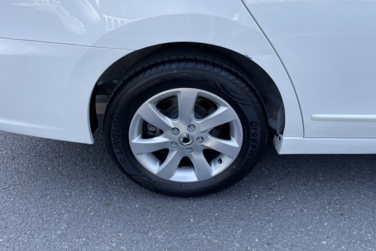 Used Dongfeng Junfeng E11K 2019 Standard Model Exterior 4