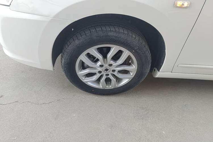 Used Dongfeng Junfeng E11K 2019 Standard Model Exterior 4