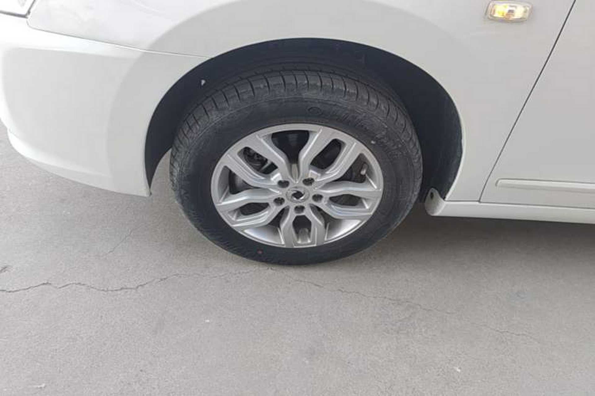Used Dongfeng Junfeng E11K 2019 Standard Model Exterior 4